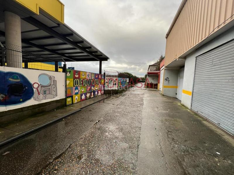 Foto eb8ab3af-eb3f-441f-8931-3564ac3297e8. Parking coche en travesía de Vigo - san xoán Vigo