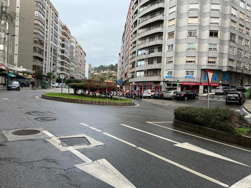 Foto f58a3322-a98f-4b30-b54a-f24083e11493. Parking coche en travesía de Vigo - san xoán Vigo