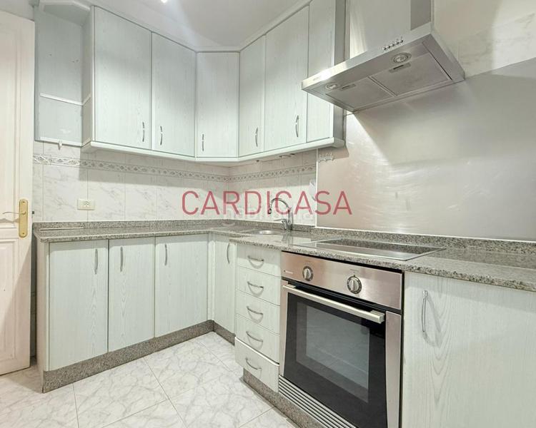 Foto f2515b48-7e4c-42fd-a5c6-c22660744f46. Appartamento con riscaldamento in O Castro Vigo