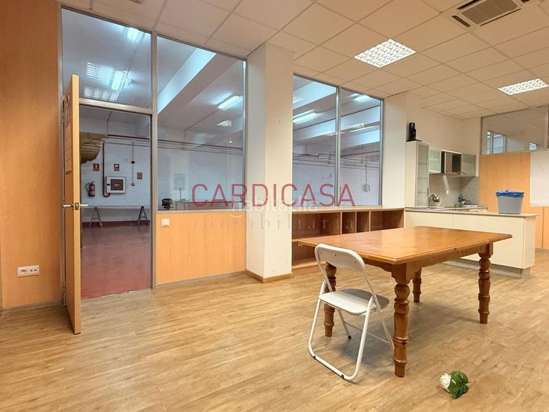 Foto c5e67333-1f42-489b-8846-66ad9a46b400. Nave industrial en Redondela