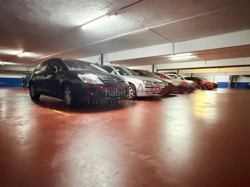 Foto ef88fde1-abb4-4823-a4fc-ce9e022a4ddf. Aparcament cotxe a Centro - Areal Vigo