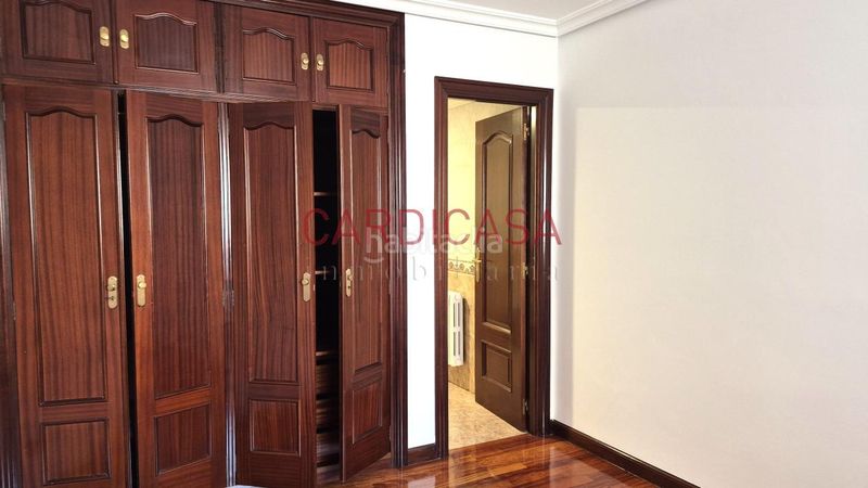 Foto b0bde36b-cc9f-45d3-9e7f-7d15fb73316c. Pis amb calefacció aparcament a Centro - Areal Vigo