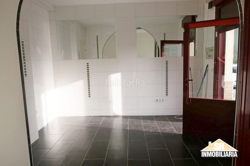 Foto 2324ca64-75b2-4ccb-9c95-e56f455d7ea6. Rent business premise in martinete 84 in Someso - Matogrande Coruña (A)