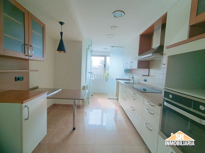 Foto 8d4bdc1d-e2ef-414d-abe7-b0cd957675f1. Rent flat with heating in Monte Alto - Zalaeta - Atocha Coruña (A)