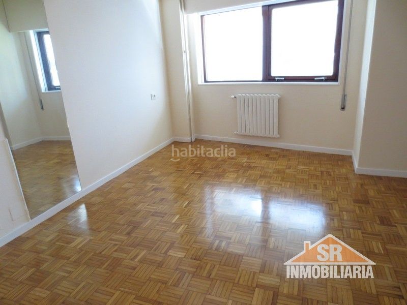 Foto 1ff711e9-55e0-4230-bd3e-9d1029410100. Lloguer pis amb calefacció a Ensanche Coruña (A)