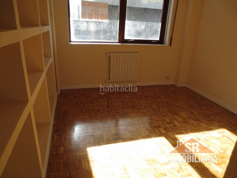 Foto 5dbb110b-ffa1-43eb-b70d-14b3127e3f77. Lloguer pis amb calefacció a Ensanche Coruña (A)