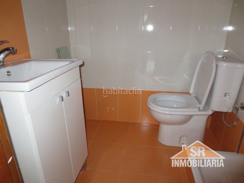 Foto a83b8b15-9da1-4484-949d-231c17c7e7ee. Lloguer pis amb calefacció a Ensanche Coruña (A)