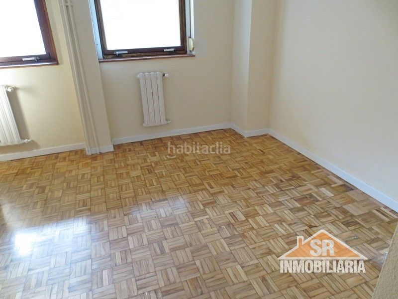 Foto a840afa1-8326-4834-8bdd-d61f86211607. Lloguer pis amb calefacció a Ensanche Coruña (A)