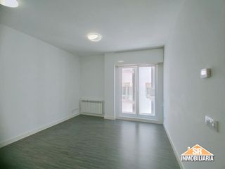 Location Appartement  Rúa de san fernando. Impecable, 2 dormitorios y garaje