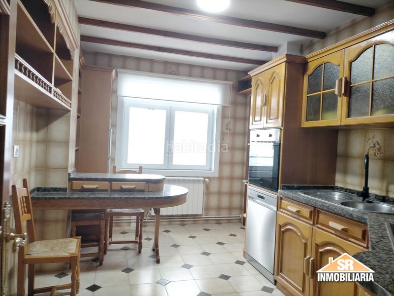 Foto b0edb1f6-343c-4714-8fea-3a9a9df3f457. Rent flat with parking in Monte Alto - Zalaeta - Atocha Coruña (A)