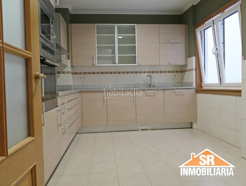 Foto 1bd4c7c5-63e1-49ed-8238-fdc6a7339970. Rent flat with heating in Ciudad Vieja Coruña (A)