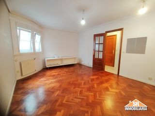 Rent Apartment  Rúa cantón pequeno. Canton pequeño, sin muebles
