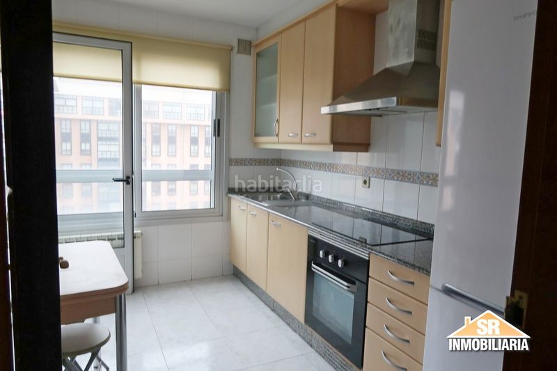 Foto e243abed-5453-4b14-a04a-91c81825fb45. Lloguer apartament amb calefacció a Los Rosales Coruña (A)