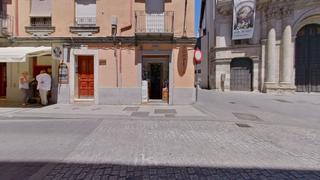 Local commercial à Calle guadamacileros 3. Remax pisuerga en valladolid desde 1998, vende local en platería
