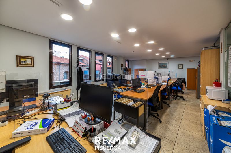 Foto 04191075-20f0-4a9c-8762-c97861b59d60. Oficina en calle maría de molina 7 venta de oficinas en pleno Centro en Valladolid