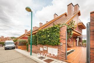 Chalet in Calle la traviata 45