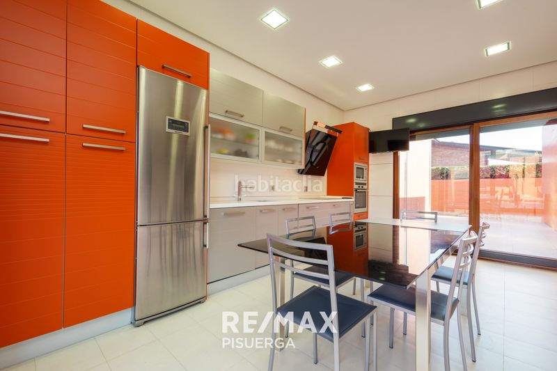 Foto 6a1aede2-23fd-4d4e-ac0f-ffecee951291. Chalet en calle carabela 53 en Boecillo