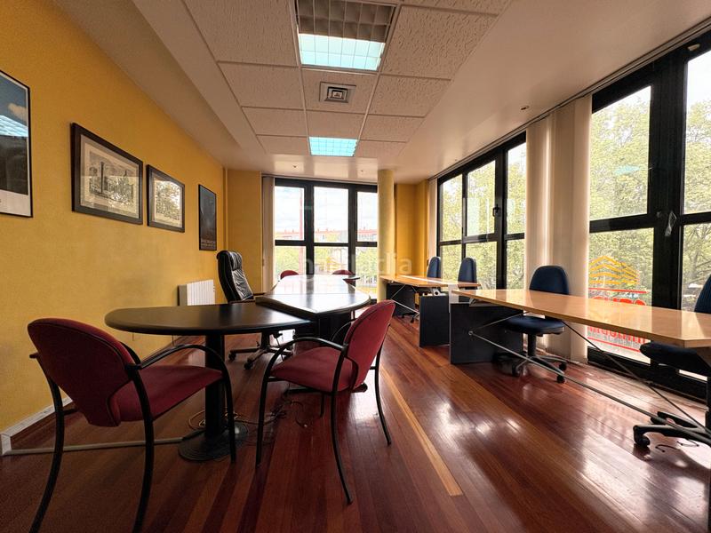 Foto 35173319-2456-42a4-861a-62b33160d2fa. Ufficio in paseo de zorrilla 127 in La Rubia Valladolid