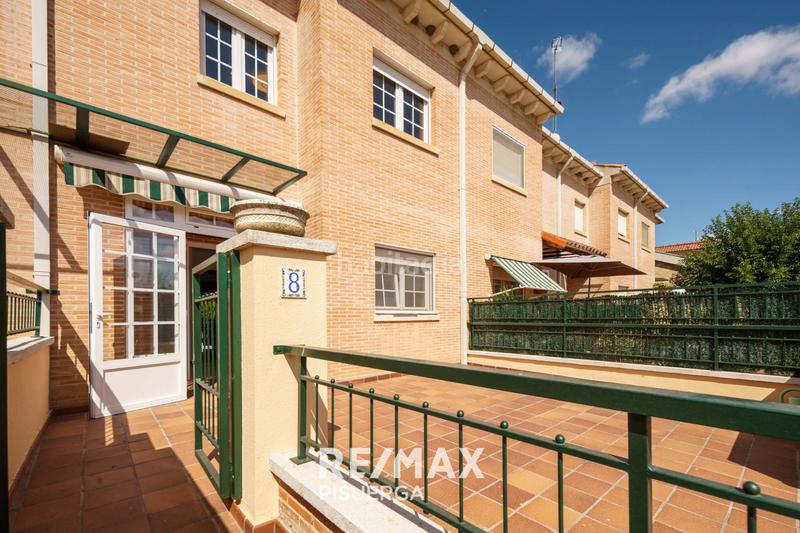 Foto 4faeac6f-70d4-49ff-851f-32cd28d1b6af. Chalet in camino la de mona 8 in Fuensaldaña