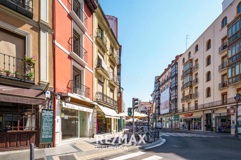 Foto 12a3f3a0-18a8-40b2-aae8-2a2b4472be2c. Édifice dans calle bajada de la libertad 19 dans Centro Valladolid