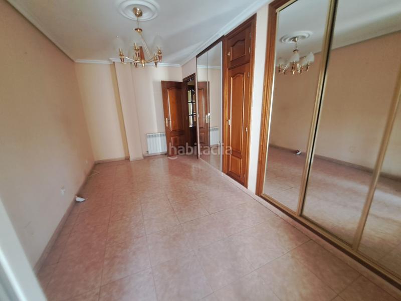 Foto 05708a89-5873-4165-bd12-08a152f8a0ed. Chalet in calle luna 32 in La Farola Valladolid