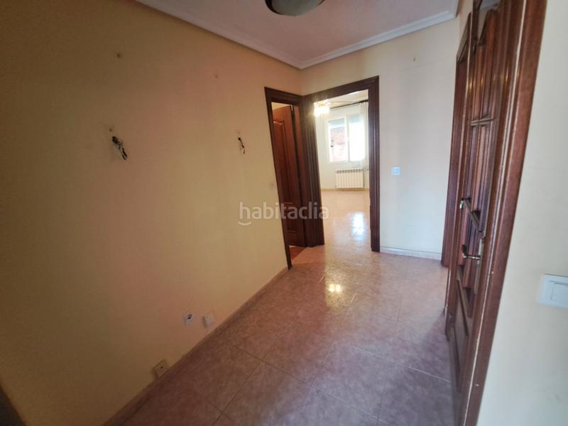 Foto 10c85211-f128-475c-863d-30468dbab8c9. Chalet in calle luna 32 in La Farola Valladolid