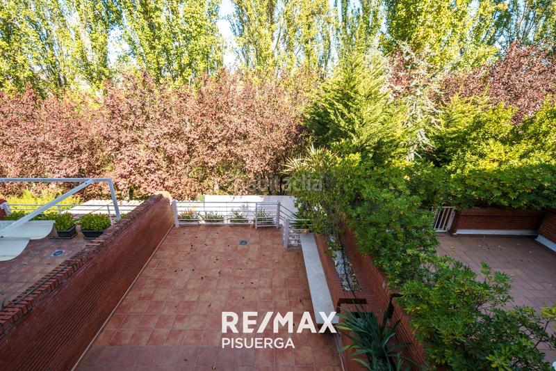 Foto 131be9b9-479a-41a4-a177-d8dbe97e7f45. Chalet in calle de juan de Valladolid 66 in Parquesol Valladolid