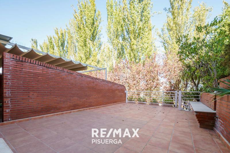 Foto df475277-0de6-46a6-8cba-21a9b8d87776. Chalet en calle de juan de Valladolid 66 en Parquesol Valladolid