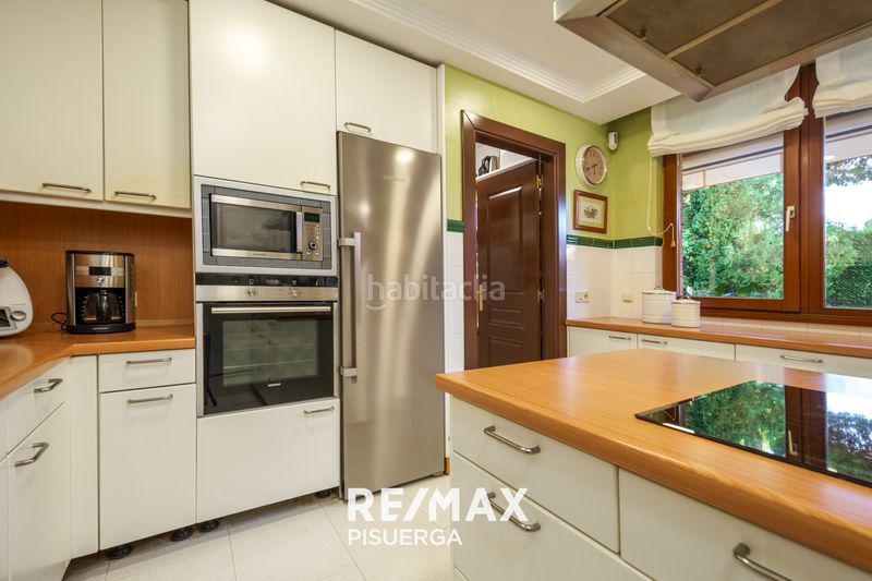 Foto af23b922-a4c1-4b0d-9dd2-67fba7bb18fe. Chalet in calle barlovento 182 in Boecillo