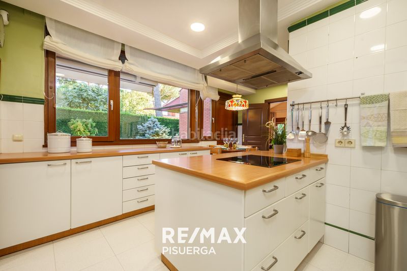Foto c31653d9-976b-4948-a207-f41bd13ea0a5. Chalet in calle barlovento 182 in Boecillo