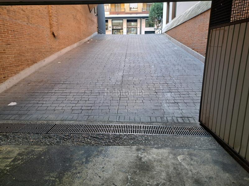 Foto fb19f4b3-c54d-4cc8-b103-9f2b509baf44. Parking coche en Centro Valladolid