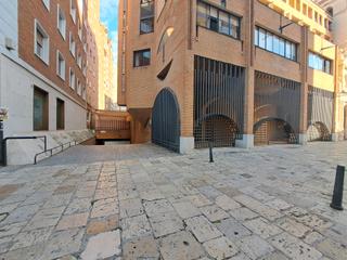 Car parking in Calle de Pedro Niño