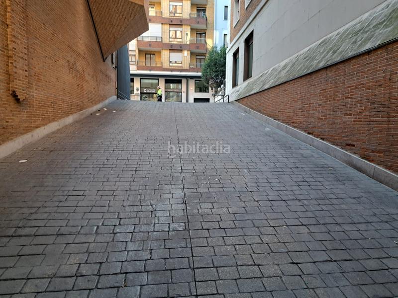 Foto f1dcaead-ea77-4f96-bfc3-05733debcbc6. Parking voiture dans Centro Valladolid