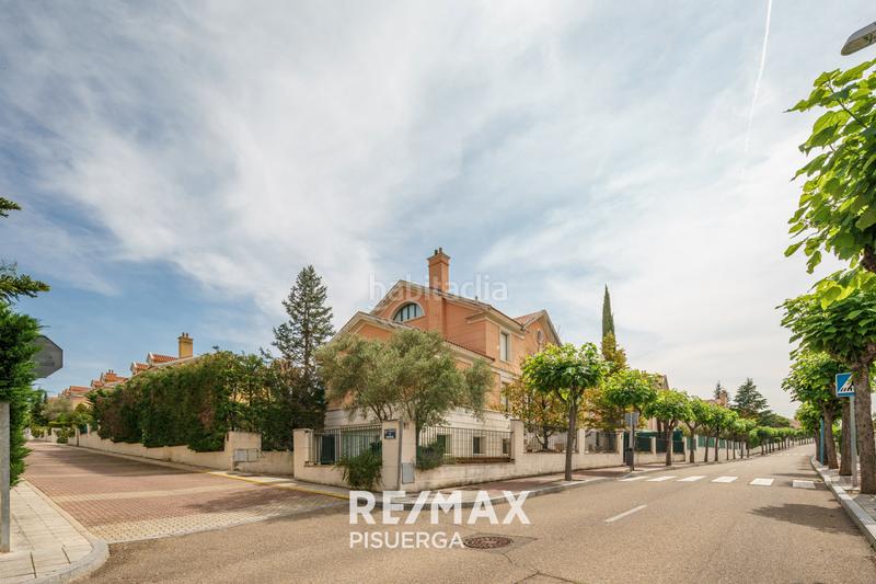 Foto 3746ff9d-88c6-4e32-8ca6-e820c7e3ba8d. Chalet in calle la flauta mágica 8 in El Berrocal Valladolid