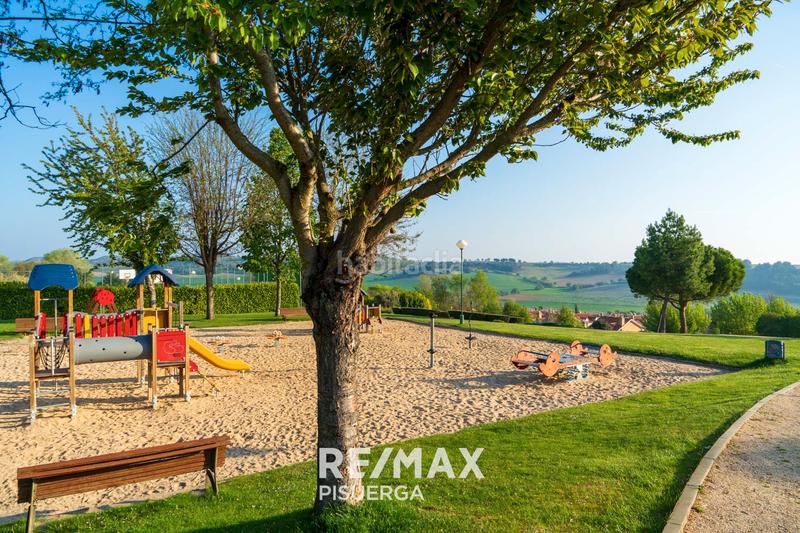 Foto 9bc224ad-f5db-480e-9b06-1ad39036b264. Chalet in calle la flauta mágica 8 in El Berrocal Valladolid