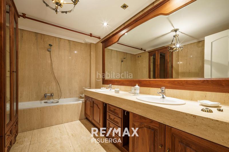 Foto ff714db1-c159-4e3b-943a-148d5ba400ad. Chalet in calle la flauta mágica 8 in El Berrocal Valladolid