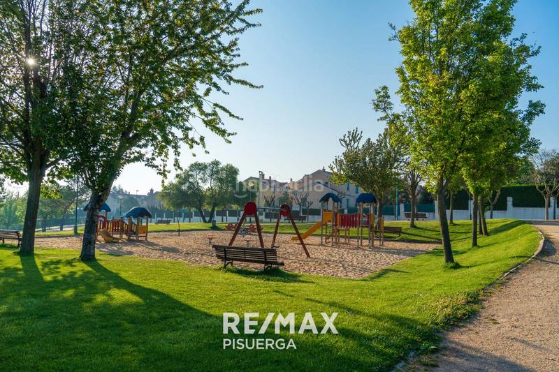 Foto 10b1dfee-62a6-4207-8d13-2605df17f9b1. Chalet dans calle la flauta mágica 8 dans El Berrocal Valladolid