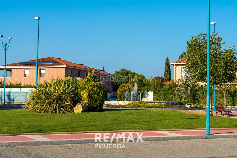 Foto 336f96da-2ec7-441d-b1e8-b3e2f5cc0f43. Chalet dans calle la flauta mágica 8 dans El Berrocal Valladolid