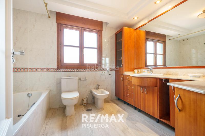 Foto 5796351a-23d7-40a6-be76-70896d27c69f. Chalet dans calle la flauta mágica 8 dans El Berrocal Valladolid