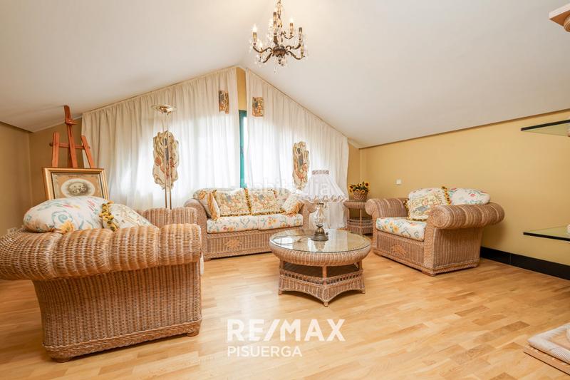 Foto 6c0cec68-cd14-4d09-a4d2-f64b62f629b1. Chalet dans calle la flauta mágica 8 dans El Berrocal Valladolid