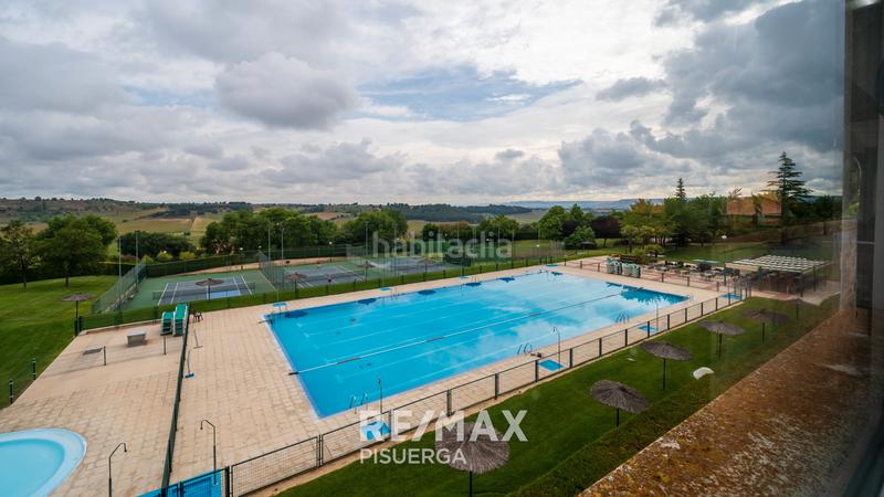 Foto 73692c6a-d148-43f4-90bb-f1b2d71eec81. Chalet dans calle la flauta mágica 8 dans El Berrocal Valladolid