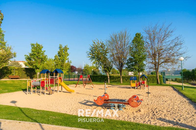 Foto a84cf97b-d122-497a-8fc9-bf6239e15820. Chalet dans calle la flauta mágica 8 dans El Berrocal Valladolid