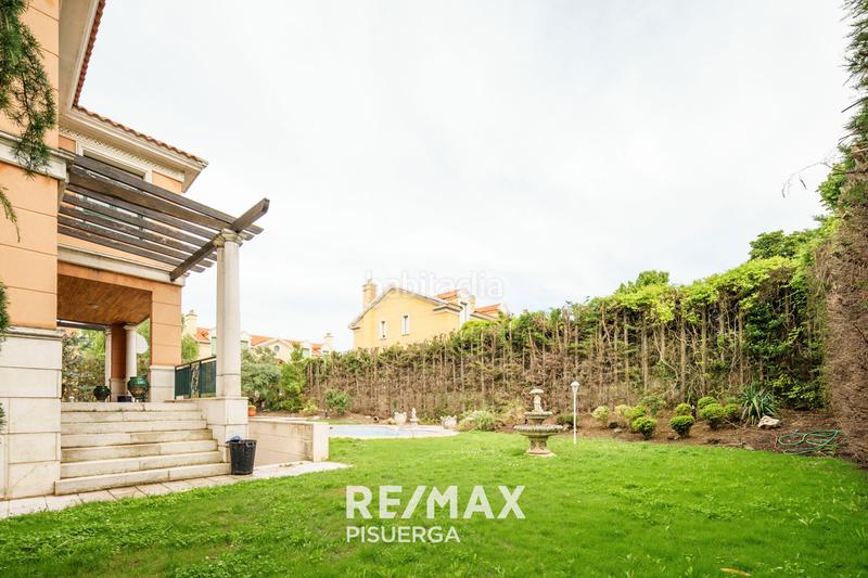 Foto b896985a-4ed2-47a5-a941-9d853b269340. Chalet dans calle la flauta mágica 8 dans El Berrocal Valladolid