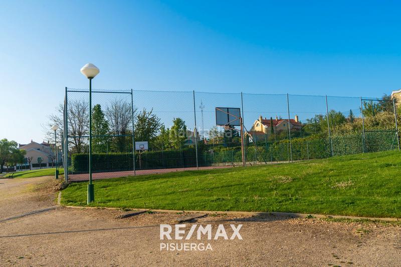 Foto d13206d9-2c94-4b39-a5b7-3cfb6208bdf7. Chalet dans calle la flauta mágica 8 dans El Berrocal Valladolid