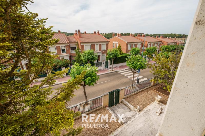 Foto ef05d2a2-f959-49ea-a146-abdae6e98772. Chalet dans calle la flauta mágica 8 dans El Berrocal Valladolid