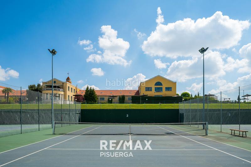 Foto c3c0e134-b9c3-40f3-98e3-6612e81dc0f4. Chalet in calle la flauta mágica 8 in El Berrocal Valladolid