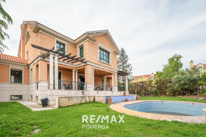 Foto c9913b8c-3d64-4ebb-9157-4d6e5b610869. Chalet in calle la flauta mágica 8 in El Berrocal Valladolid