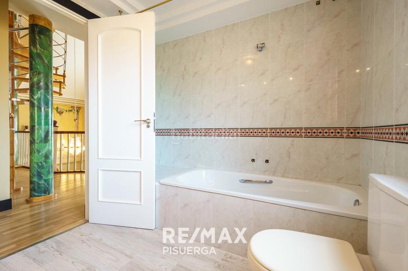 Foto cd6d397a-5167-4889-8284-7b883761bc47. Chalet in calle la flauta mágica 8 in El Berrocal Valladolid