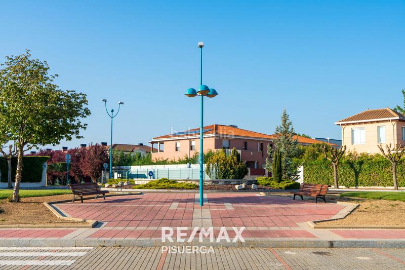 Foto d8e04239-3c40-4790-ab17-1d9e46d2eee4. Chalet in calle la flauta mágica 8 in El Berrocal Valladolid