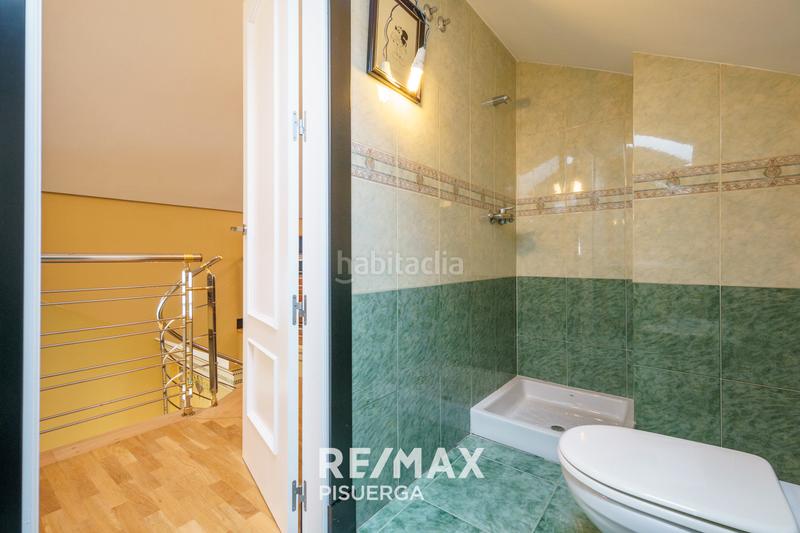 Foto f615a44d-cc1f-4e09-9566-40917a2a7bfd. Chalet in calle la flauta mágica 8 in El Berrocal Valladolid